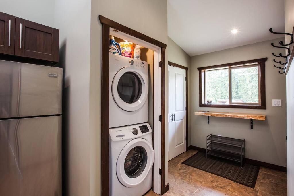 The Best 2 Bedrooms Suite In Revelstoke! Ngoại thất bức ảnh