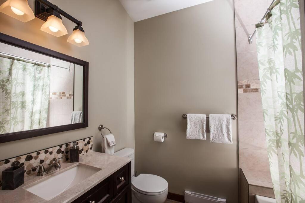 The Best 2 Bedrooms Suite In Revelstoke! Ngoại thất bức ảnh
