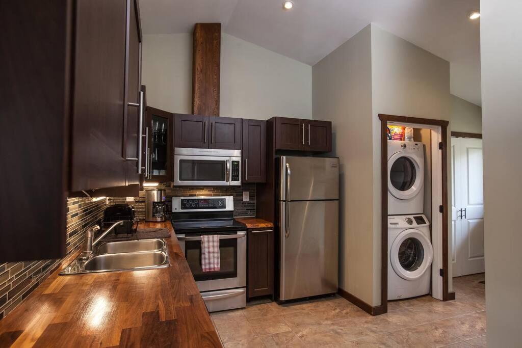 The Best 2 Bedrooms Suite In Revelstoke! Ngoại thất bức ảnh