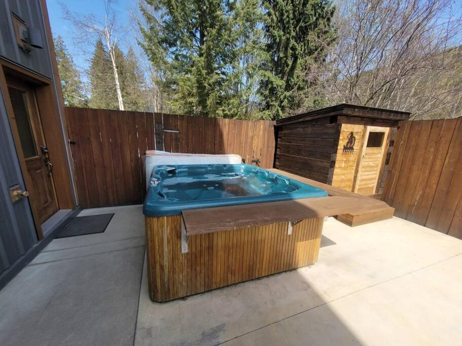 The Best 2 Bedrooms Suite In Revelstoke! Ngoại thất bức ảnh