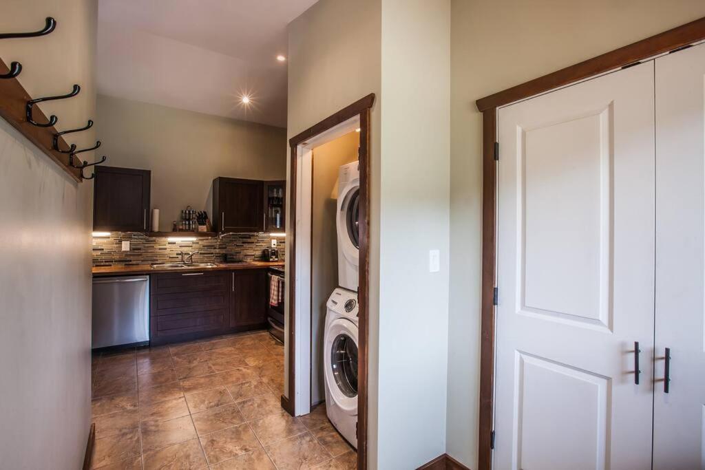 The Best 2 Bedrooms Suite In Revelstoke! Ngoại thất bức ảnh